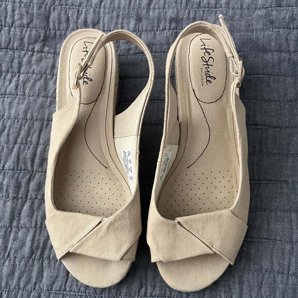 Life Stride Women's Beige Slingback Sandals